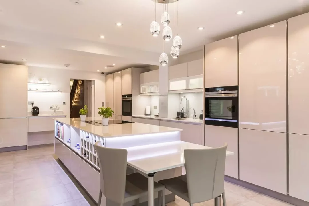 Cashmere Gloss Lacquer Kitchen Finish.
